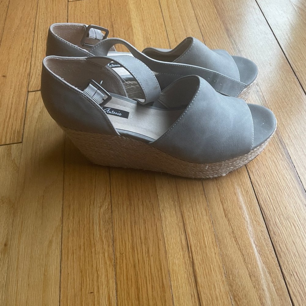 Michael Antonio women sandals - Grey wedge / Size: 7.5